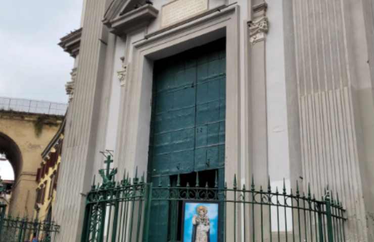 Porta d'ingresso della chiesa