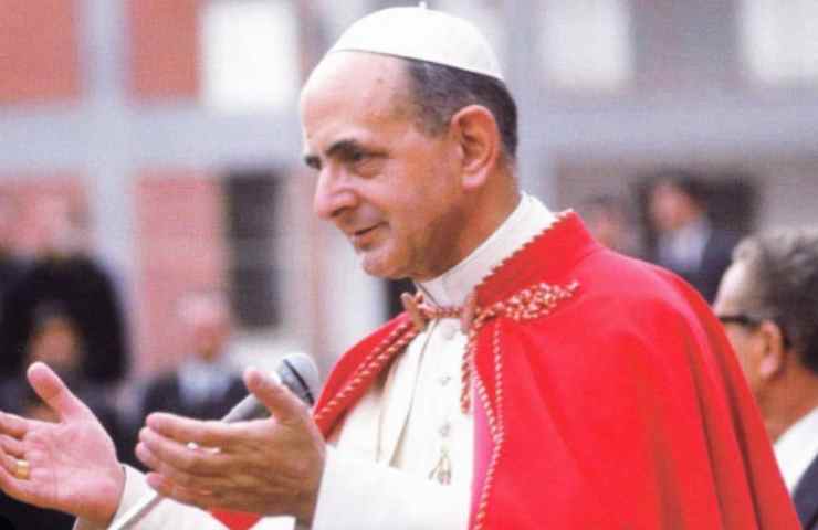 San Paolo Vi in mezzo ai fedeli