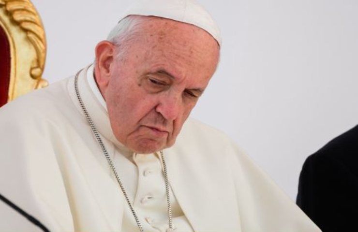 papa francesco rimprovera signora proselitismo