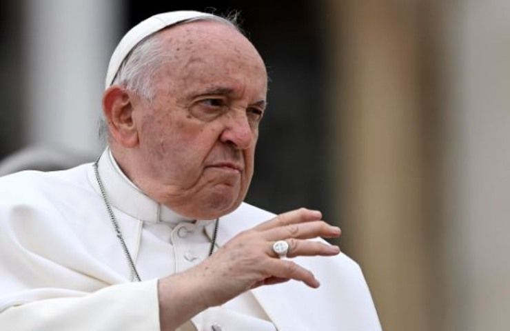 papa francesco ripirende attività dopo febbre