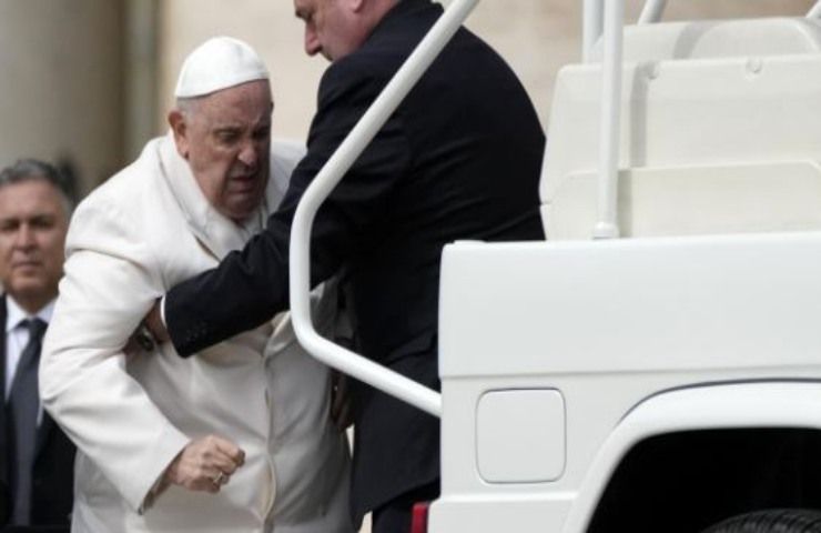 papa francesco riprende attività dopo febbre