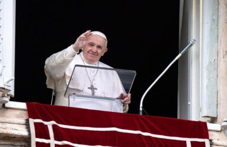 papa francesco omaggia alessandro manzoni