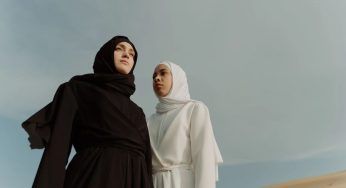 Indumenti religiosi a scuola: polemica in Francia per l’abaya. La situazione