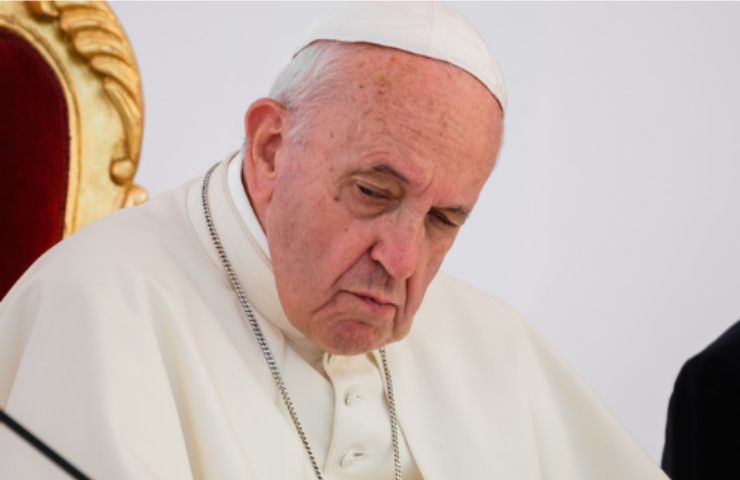 Francesco prega per i poveri