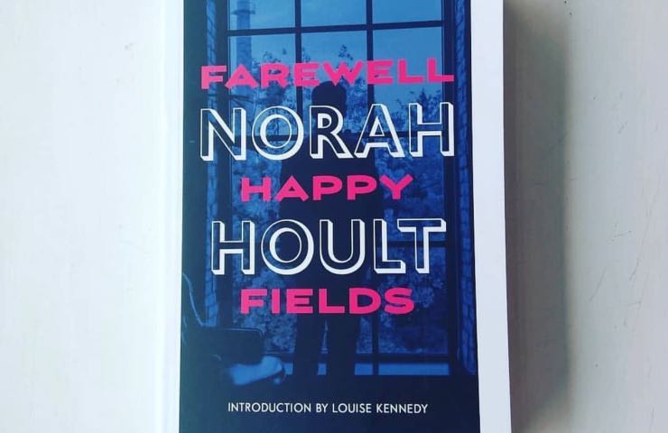 Norah Hoult, scrittrice censurata dalla critica