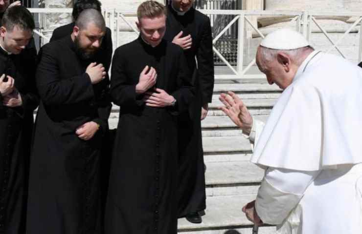 Papa Francesco con i preti