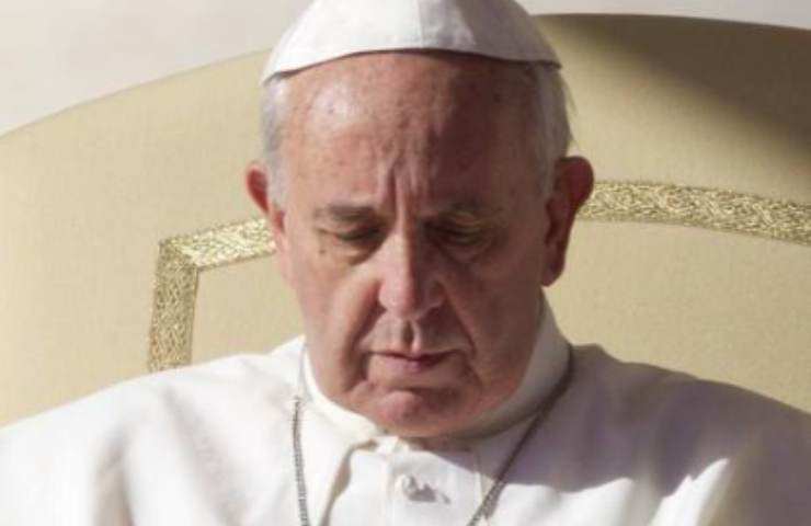 Bergoglio in preghiera