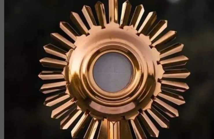Santa Clotilde onorava il Crocefisso