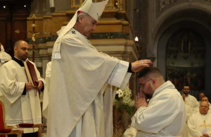Vescovo ordina diacono