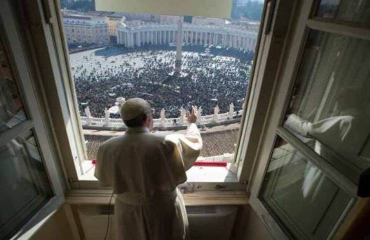 angelus papa non buttare vita