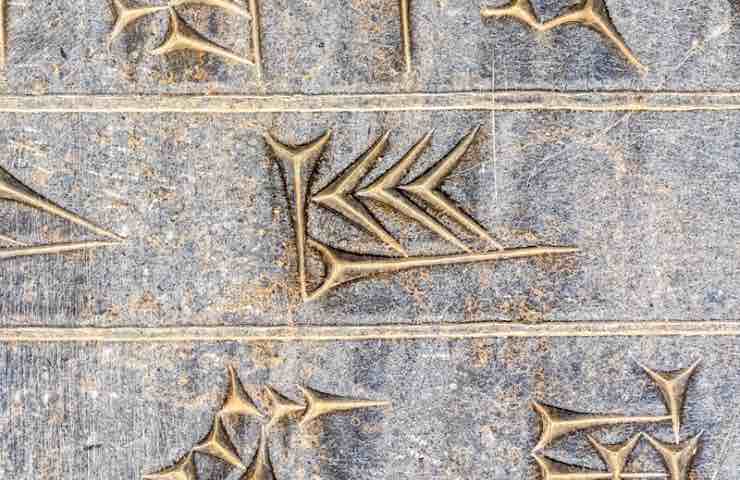 AI e scrittura cuneiforme