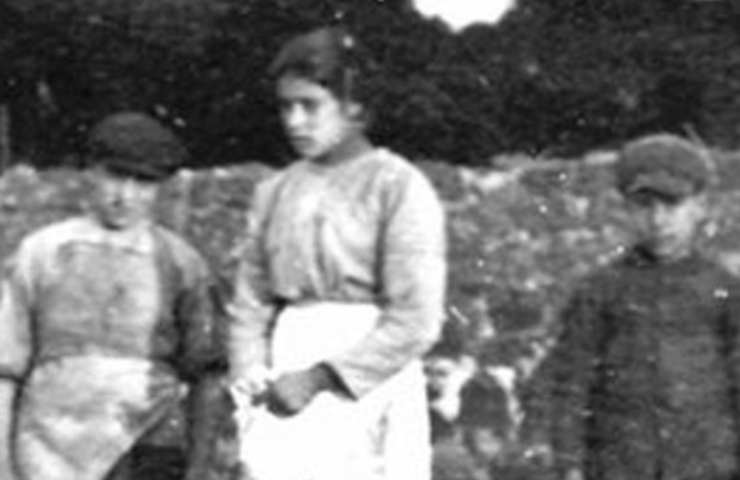 la piccola Marietta con i fratelli