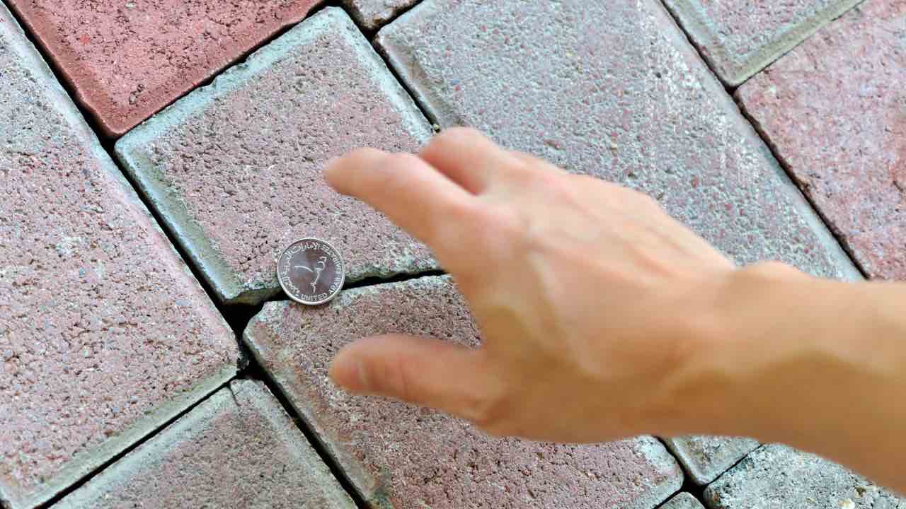 Trovare una moneta in strada