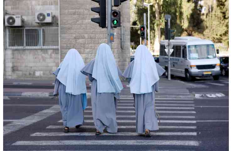 religiose senza fondi