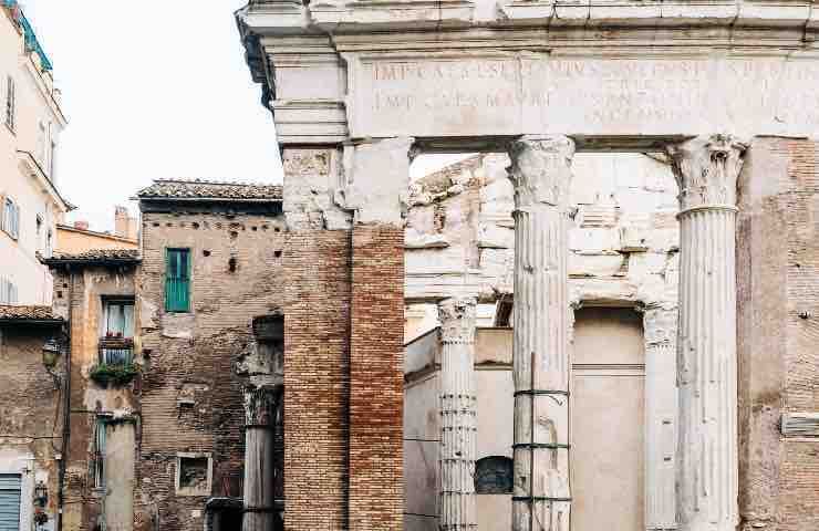 Roma, danneggiato il Colosseo