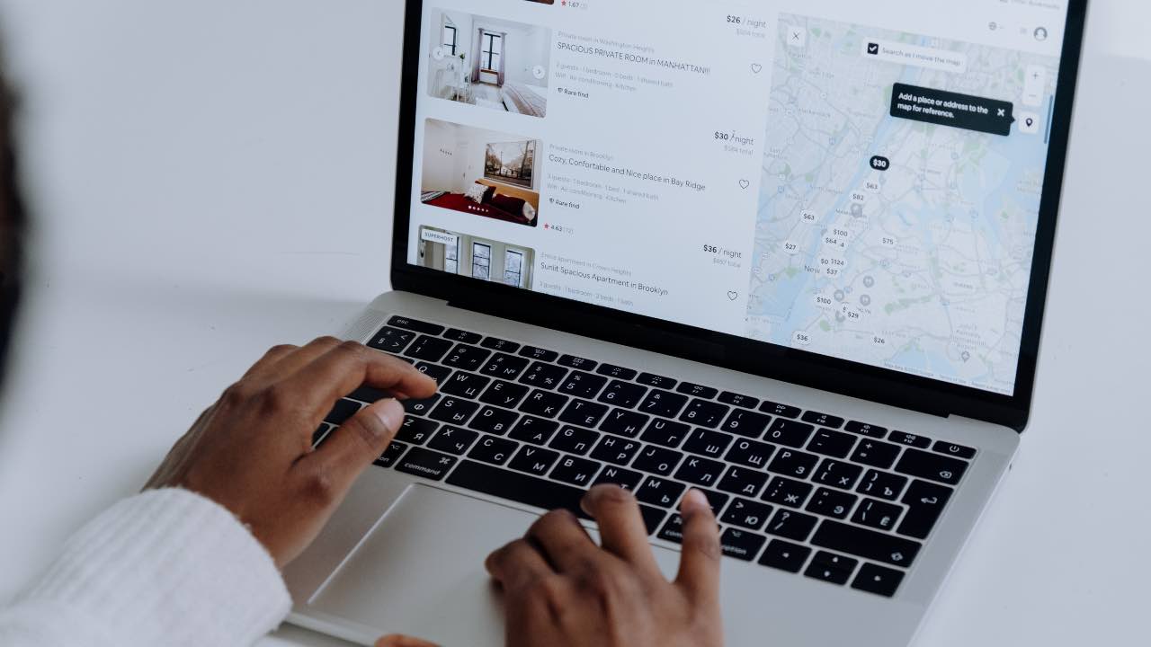 Airbnb, stanza da incubo per il professore universitario