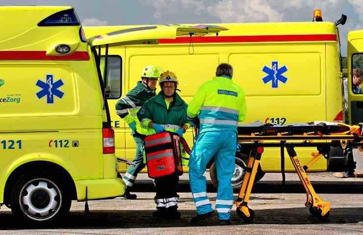 Tenta di salvare il figlio nel fiume