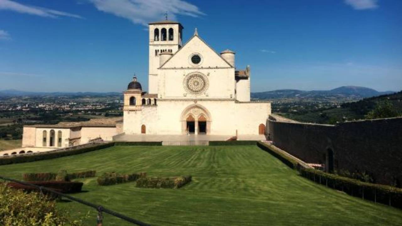 assisi cortile gentili francesco