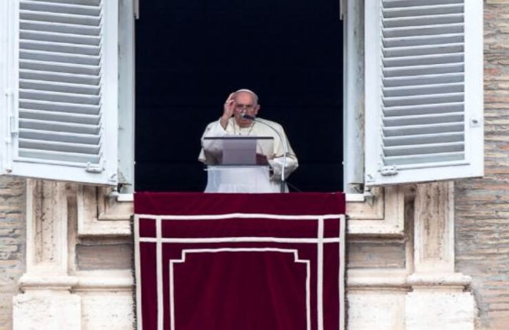 papa fede superstizione no cartomanti oroscopi